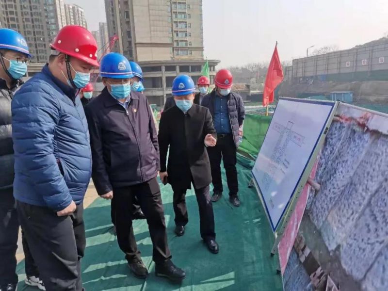 市委常委、市政府黨組成員魏建平調研左掖門(mén)游園停車(chē)場(chǎng)項目建設工作